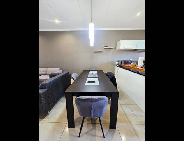2 BEDROOM APARTMENT FOR SALE IN BRYANSTON